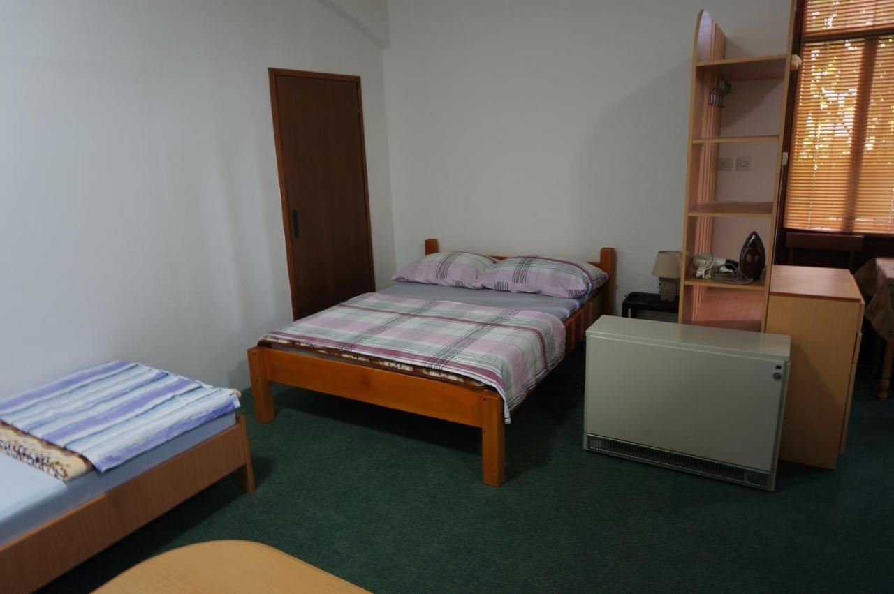 Apartments Bozic トレビニエ エクステリア 写真